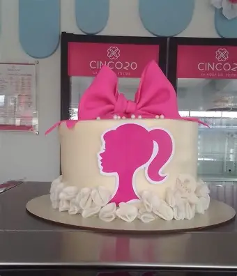 SILUETA CON MOÑO BARBIE